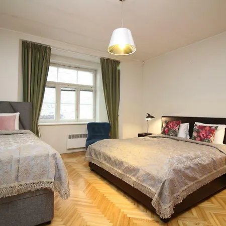 4 Bedroom With Sauna And 2 Bathroom Apartamento