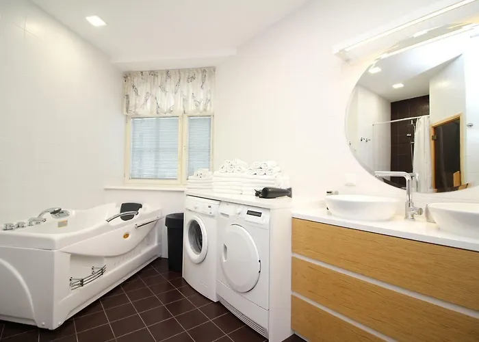 4 Bedroom With Sauna And 2 Bathroom Apartment *