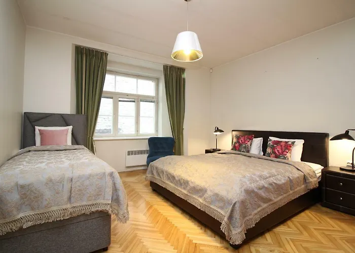 4 Bedroom With Sauna And 2 Bathroom Apartament