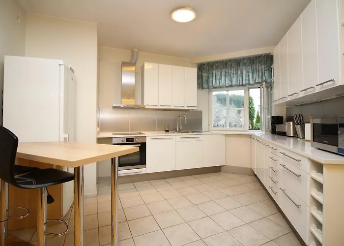 4 Bedroom With Sauna And 2 Bathroom Apartment