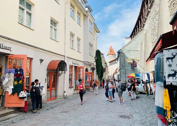 4 Bedroom With Sauna And 2 Bathroom Apartament